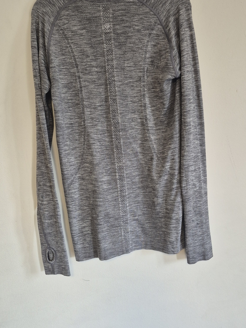 Lululemon The Sweat Life Seamless Running Top Gray Thumbholes Women’s 10 - Picture 3 of 5